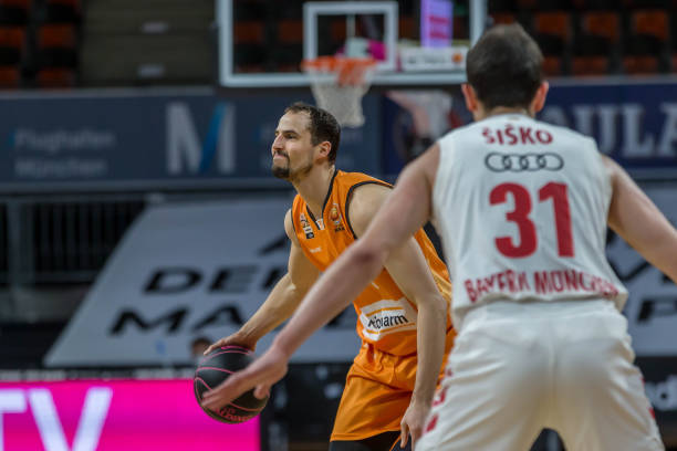 首个篮板归 首个篮板归