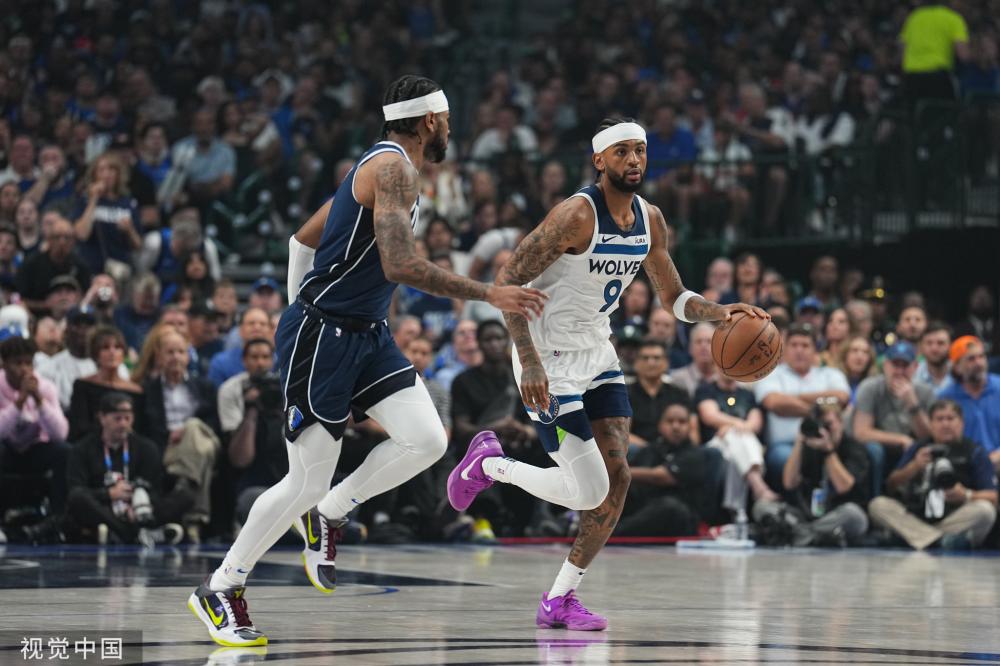 他都表现出 他都表现出